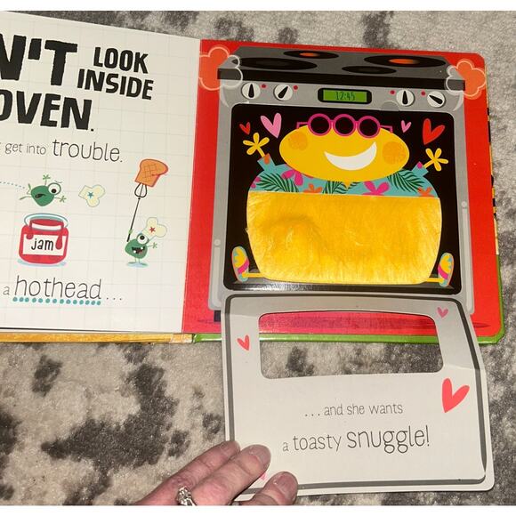 Make Believe Ideas- Don't Look Inside-Monsters Are Moving In Book - Picture 5 of 6